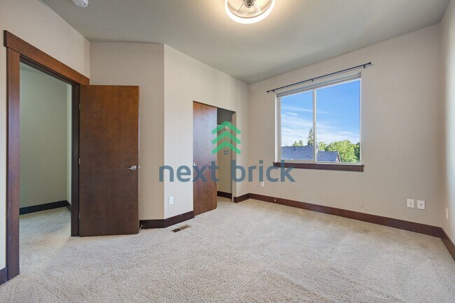Building Photo - Charming 3-Bed, 2.5-Bath Haven with 1997 Sq Ft in Renton, WA!