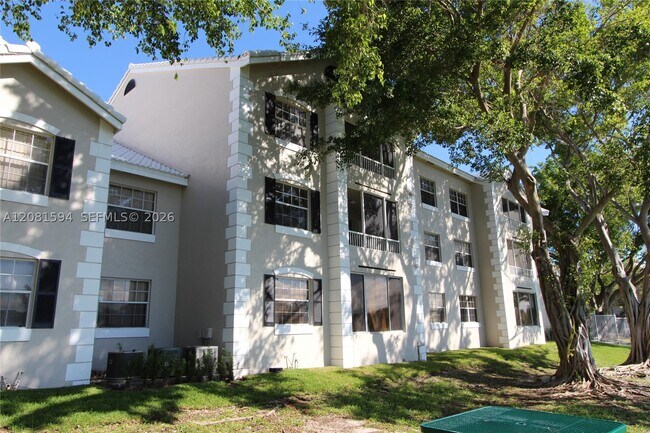 Building Photo - 2880 N Oakland Forest Dr