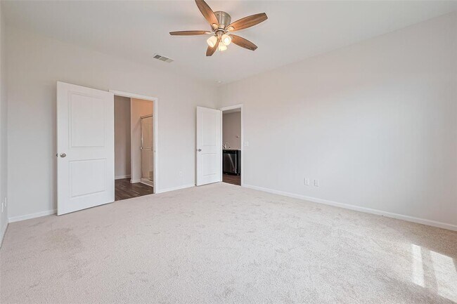 Building Photo - 1025 Banyon Tree Ln