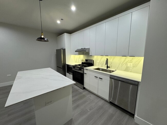 Building Photo - 1414 E 65th Pl