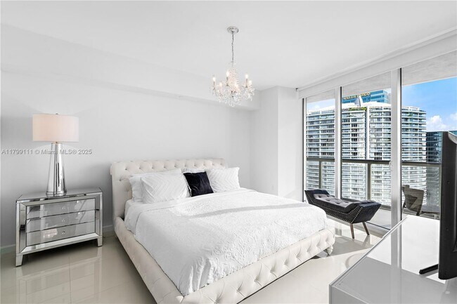 Building Photo - 475 Brickell Ave