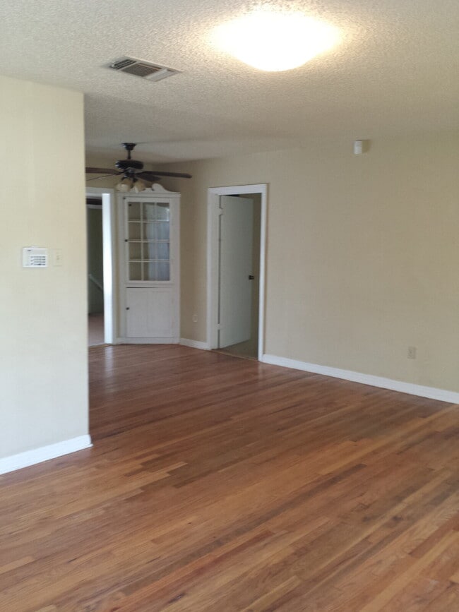 Building Photo - Close to Tech and Downtown
