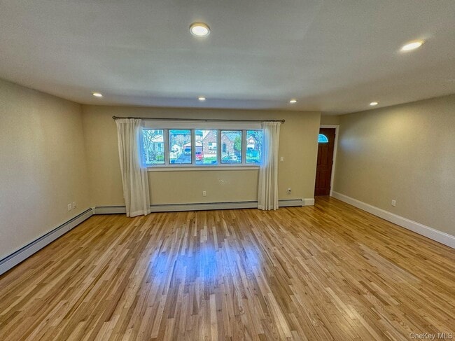 Building Photo - 203-30 28th Ave