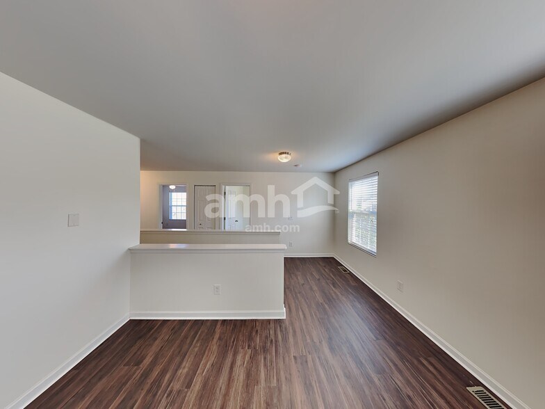 Building Photo - 661 Wolfeboro Ln
