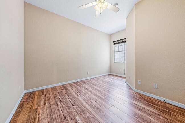 Building Photo - 4981 Bonsai Cir