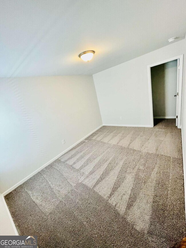 Building Photo - 3030 Westgate Park Dr