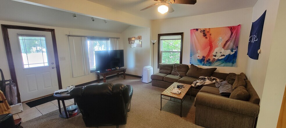 Building Photo - 925 Water St