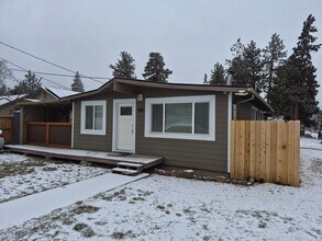 Building Photo - 3BR/1BA - Fenced - RV Parking - Solar