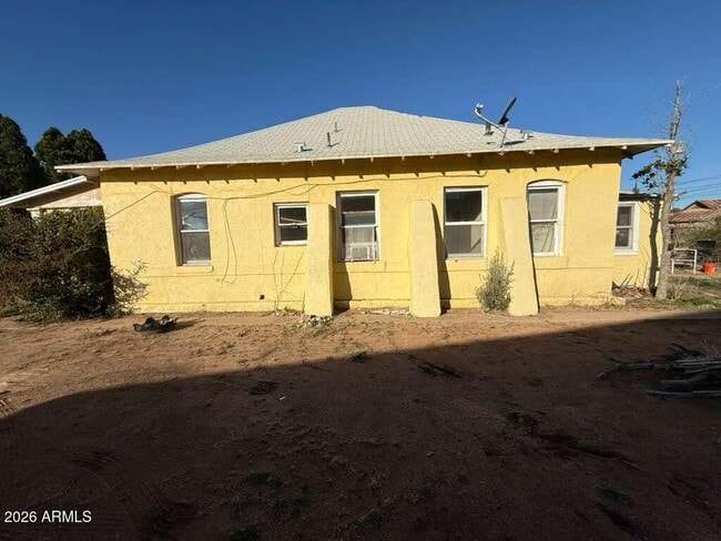 Building Photo - 1014 E 14th St