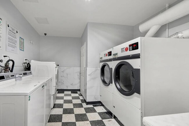 Building Photo - 1625 Emmons Ave