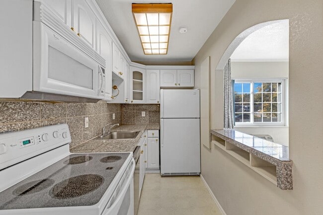 Building Photo - 5995 E Iliff Ave