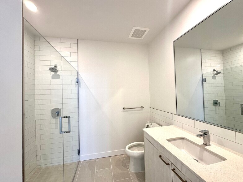 Building Photo - 3026 NW 1st Ave