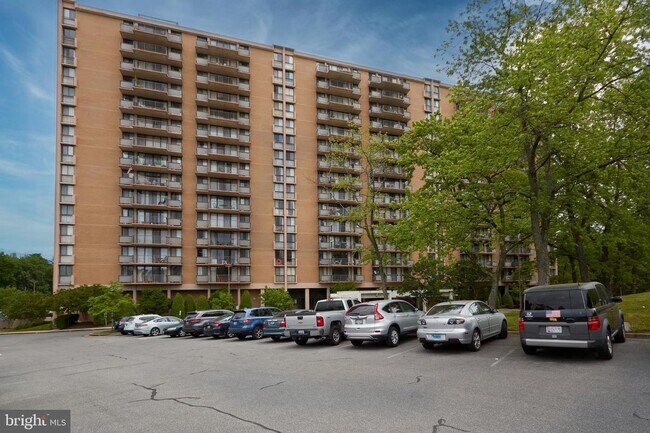 Building Photo - 6100 Westchester Park Dr