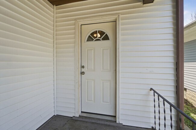 Building Photo - 413 Lockwood Ave