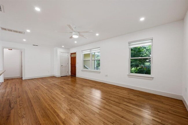 Building Photo - 2606 W 48th St