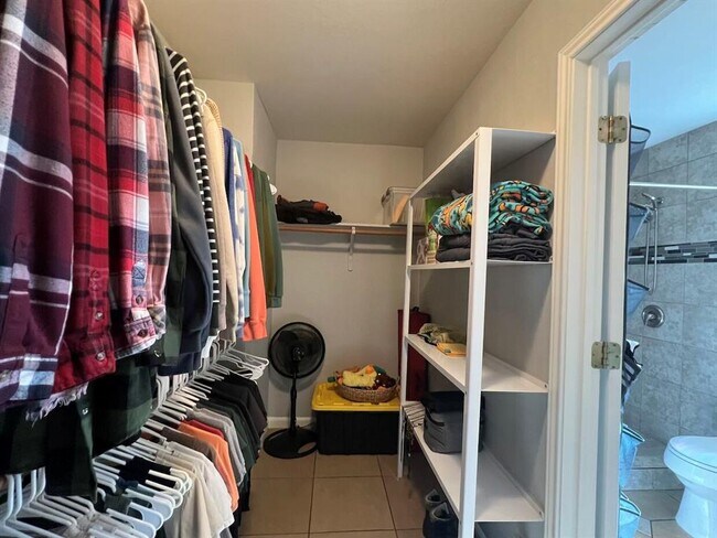 Building Photo - 223 Dana Dr