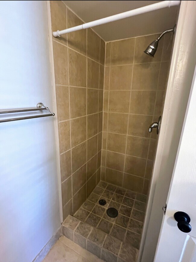 Building Photo - 4865 Darwood Dr