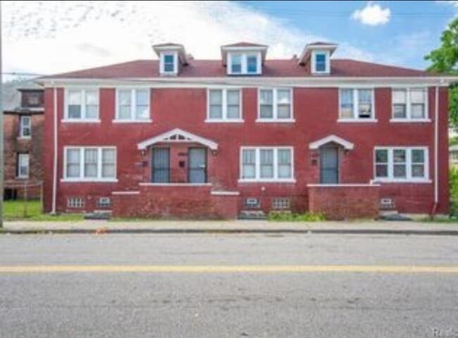 Building Photo - 11521 Brush St