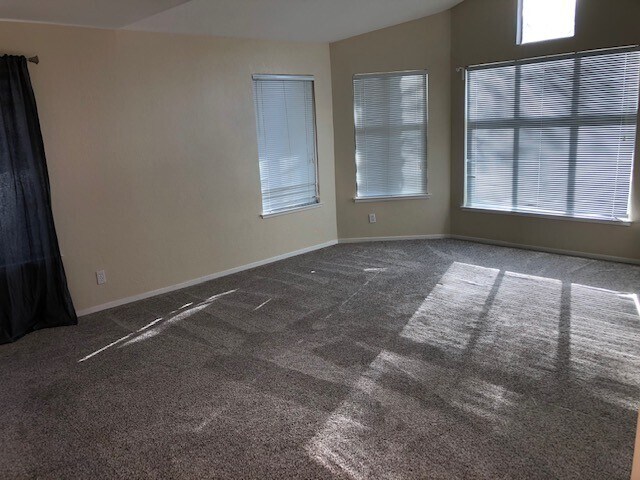 Building Photo - Nice 3bd/2bth home with private yard!