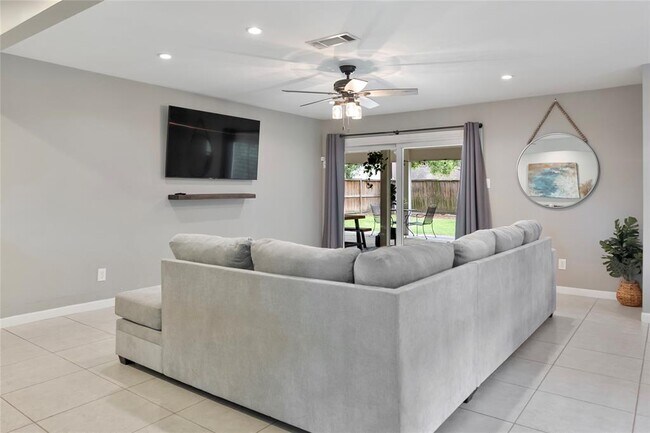 Building Photo - 9655 Meadowland Dr