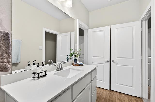 Building Photo - 215 Frio Dr