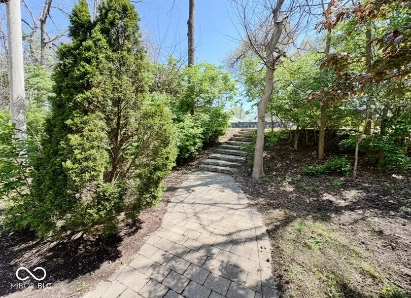 Entrance to Monon Trail - 6143 Halton Pl
