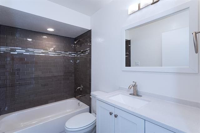 Building Photo - 7450 Holly Hill Dr