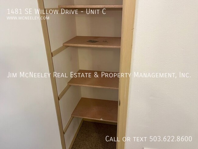 Building Photo - 1481 SE Willow Dr