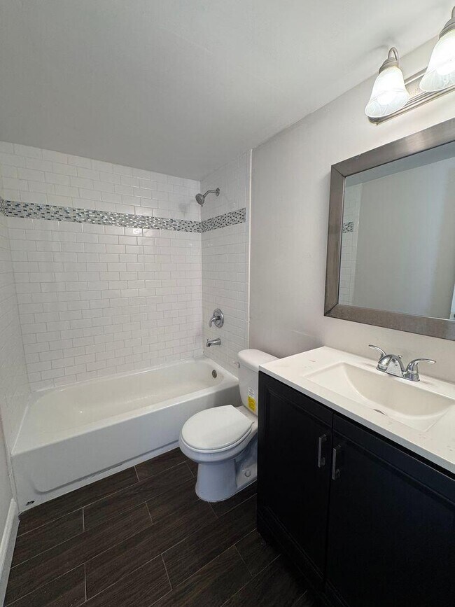 Building Photo - 2724 Vandiver Dr