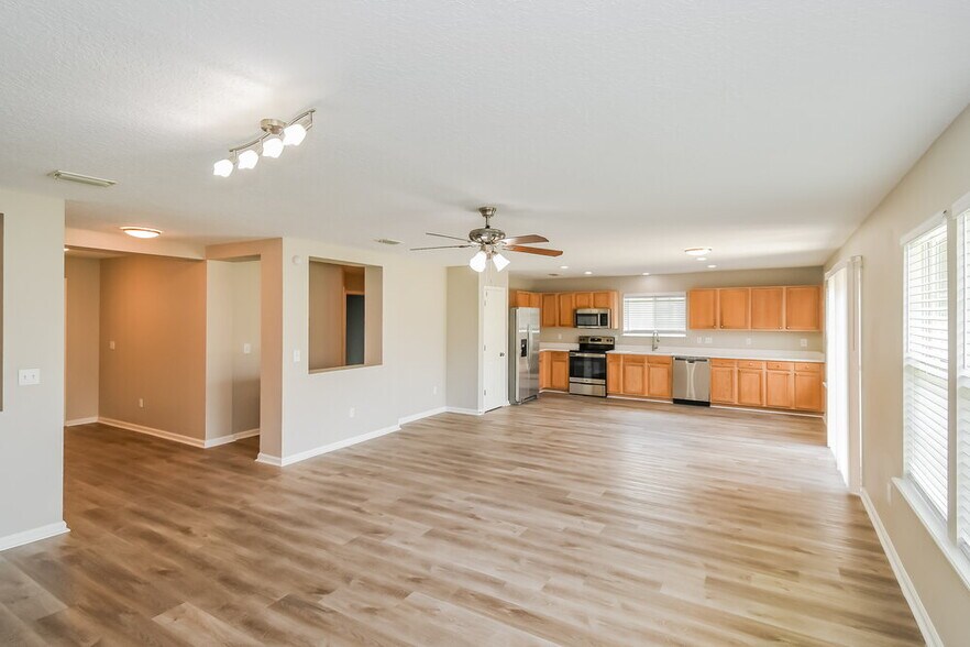 Building Photo - 7157 Beekman Lake Dr