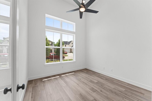 Building Photo - 8218 Sherman Pk Trl
