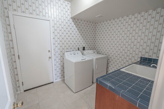 Building Photo - COMING SOON! Stunning 4-Bedroom Home for Rent in Palmdale!