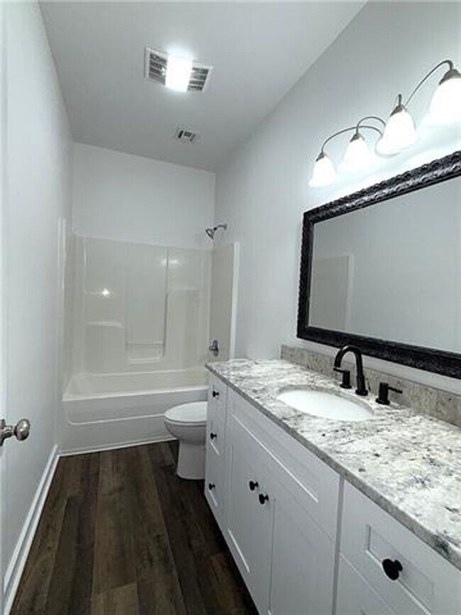 Building Photo - 3 Bedroom, 2 Bath Home