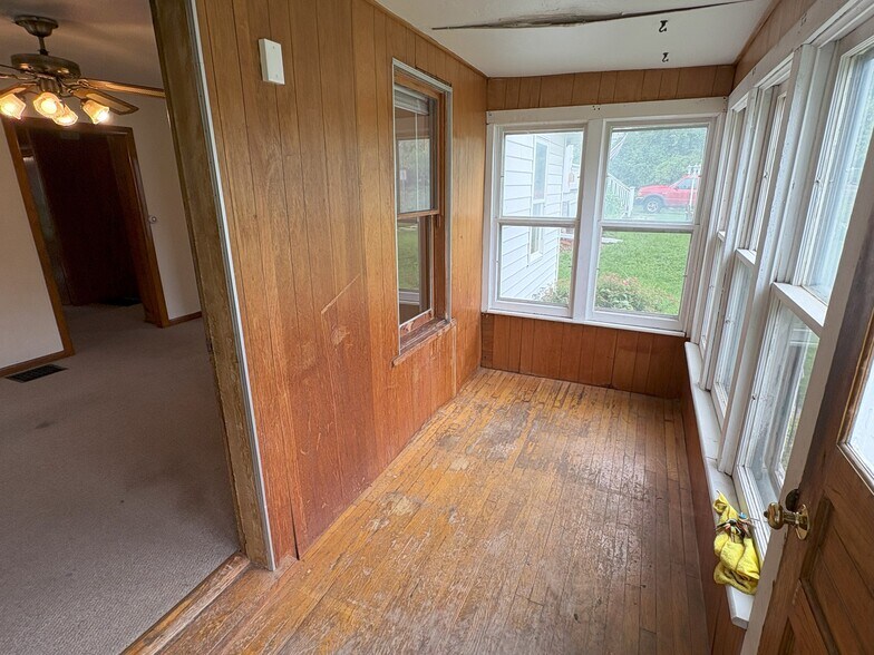 Building Photo - 1116 E Davenport St