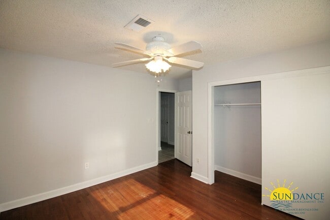 Building Photo - Stunning 4 Bedroom Home in Fort Walton Beach