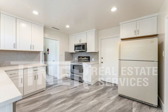 Building Photo - 541 Sandburg Dr