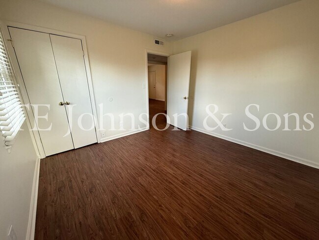 Building Photo - Modern 2 Bedroom Apartment with Water Incl...