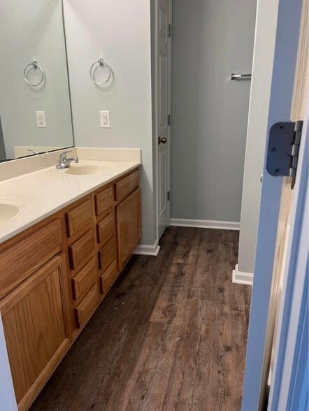 second floor bath - 27 E Doris Ave