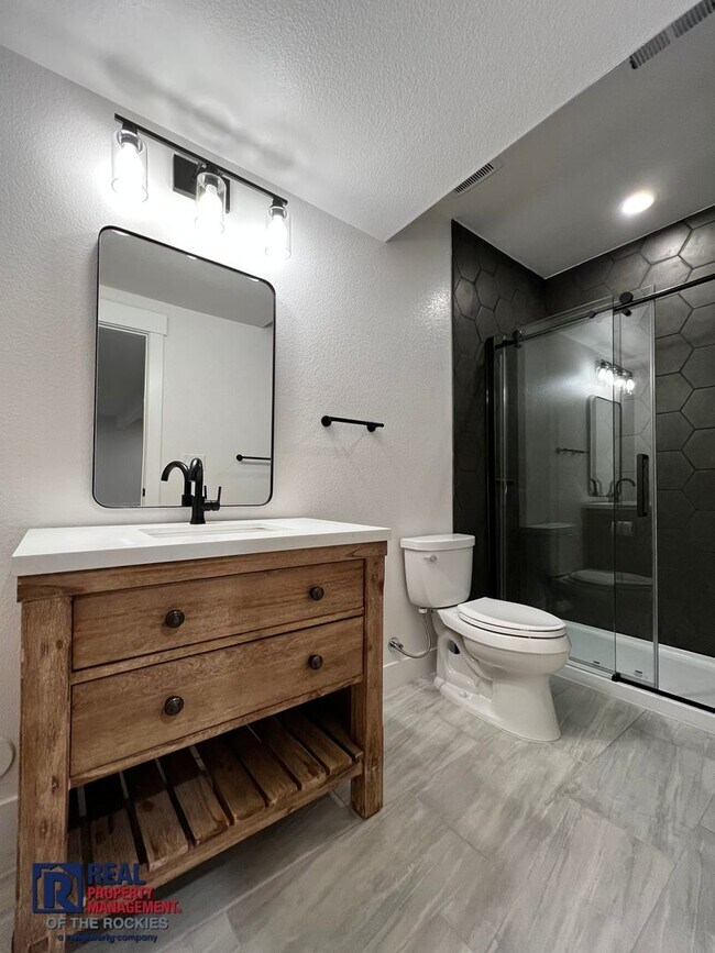 Building Photo - Gorgeous 4 bed 3 bath + Office home located on the 12th Tee of the TPC golf Course!