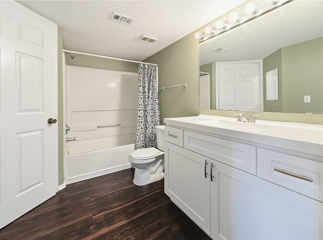 Building Photo - 2/2 Remodeled Condominium In Park Central, Millenia