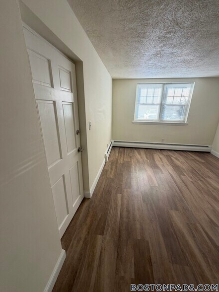 Building Photo - 270 Nesmith St