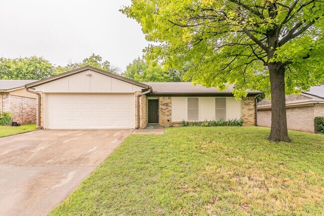 Building Photo - Charming and Updated Home in White Settlement