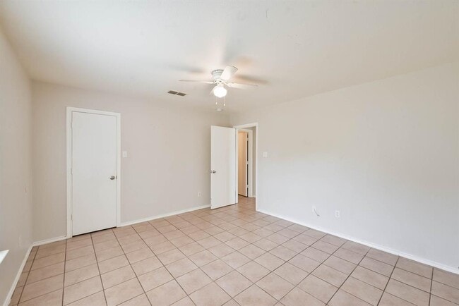 Building Photo - 510 Kings Way Dr