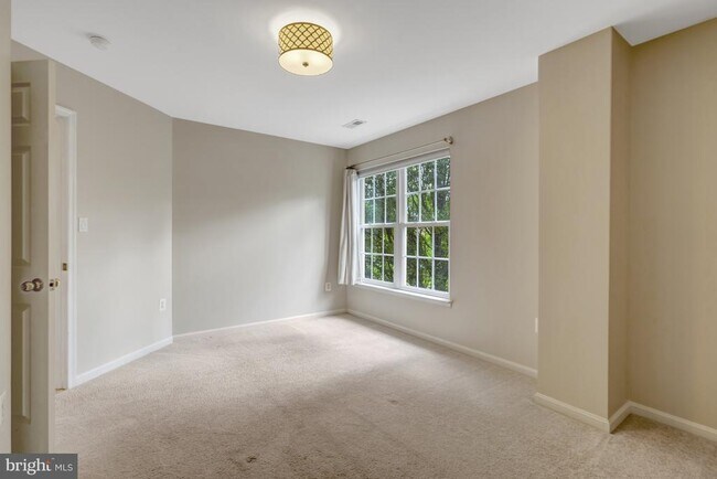 Building Photo - 6001 Alderdale Pl