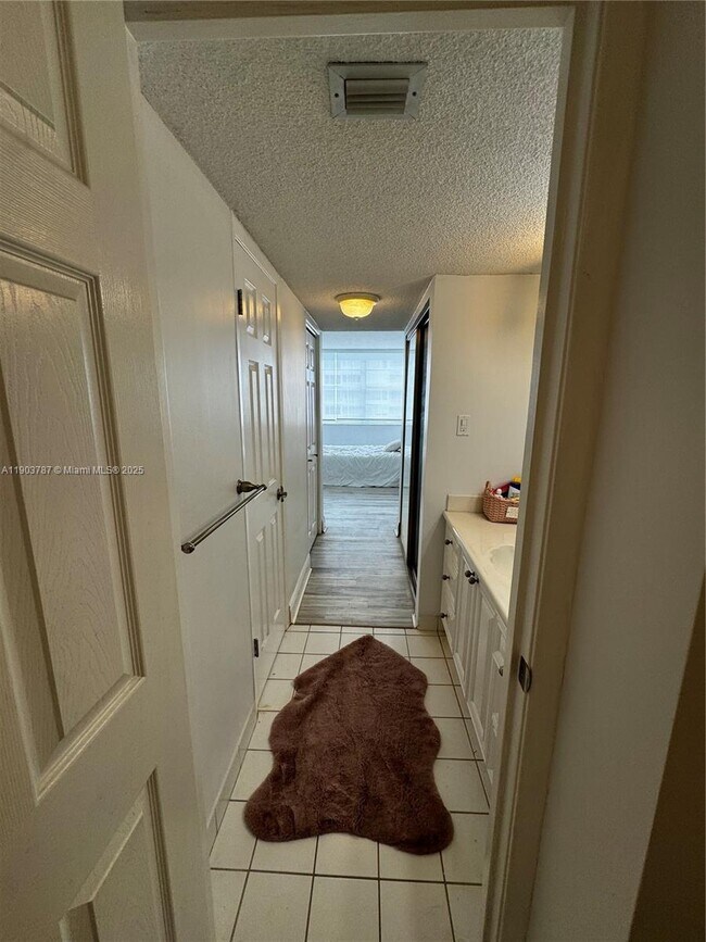 Building Photo - 18061 Biscayne Blvd