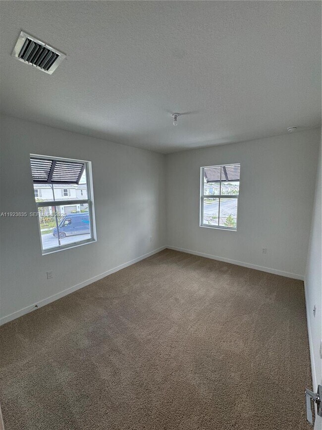 Building Photo - 196 NE 13th Ave