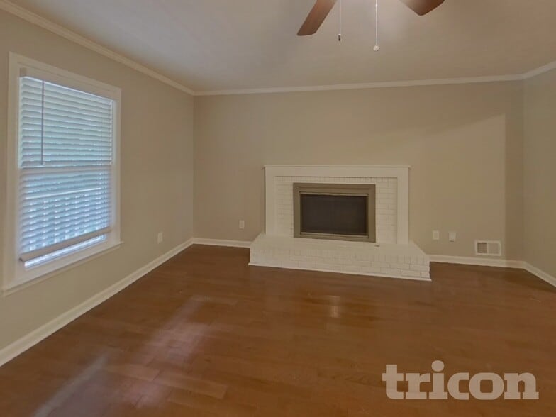 Building Photo - 245 Bentley Way