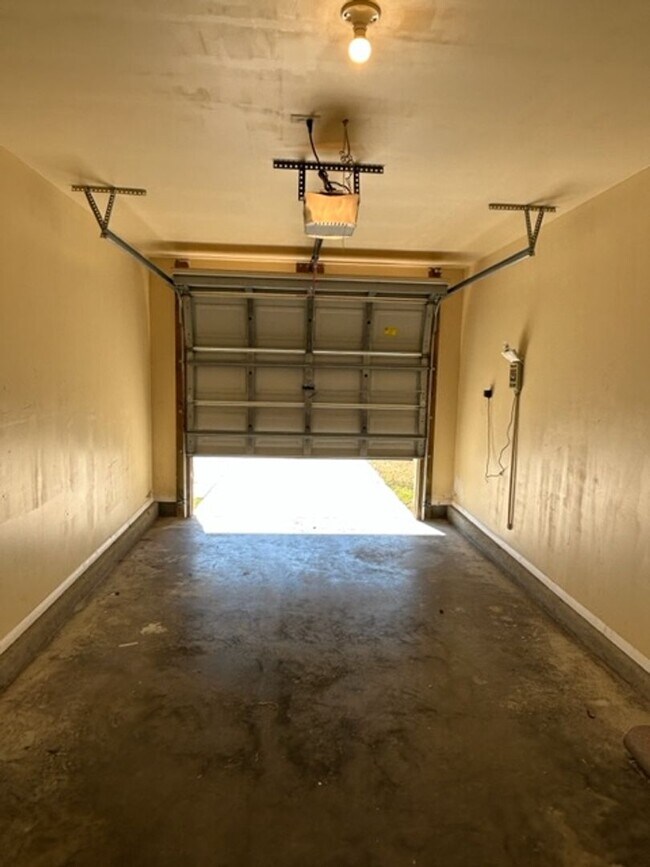 Building Photo - 950 Wynfield Cir