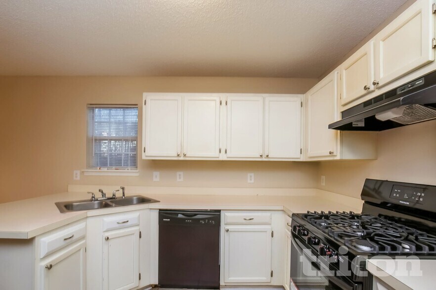 Building Photo - 5002 Ceylon Dr