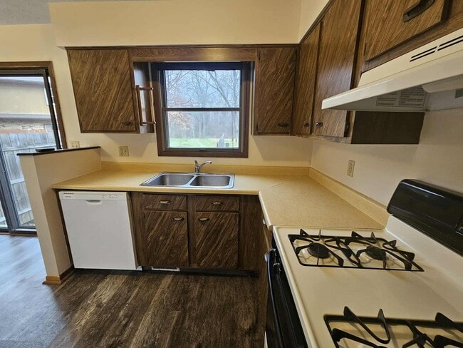 Building Photo - Ravenna 2 Bedroom 1 Bath